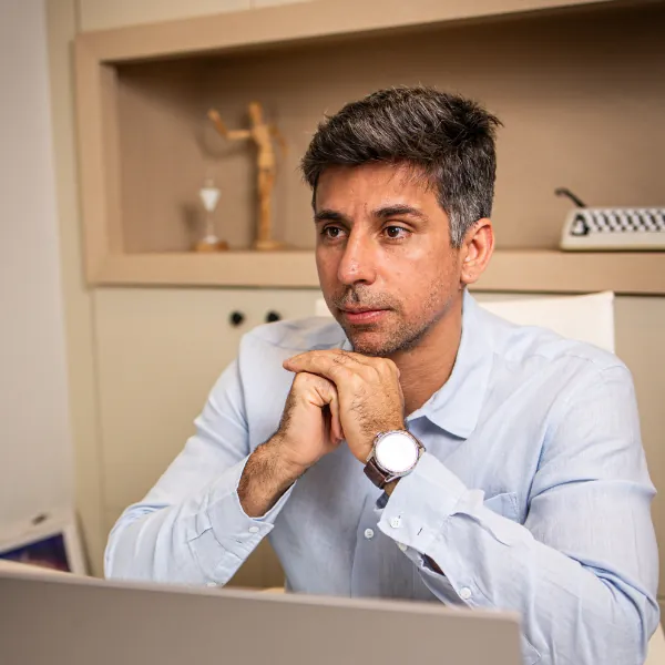 Dr. Leandro Simões Abrão